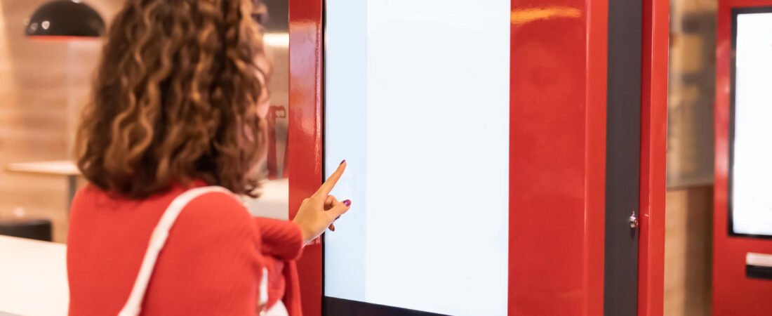 Totem de Autoatendimento em Negócios para Mulheres: Quando a Tecnologia Assume o Papel de Parceira